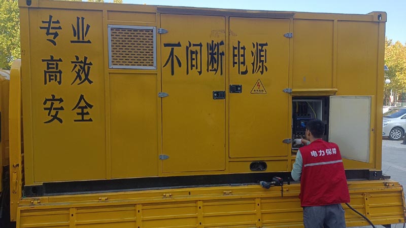 达拉特柴油发电机组和UPS电源配合使用时，如何避免切换过程中的电力中断？